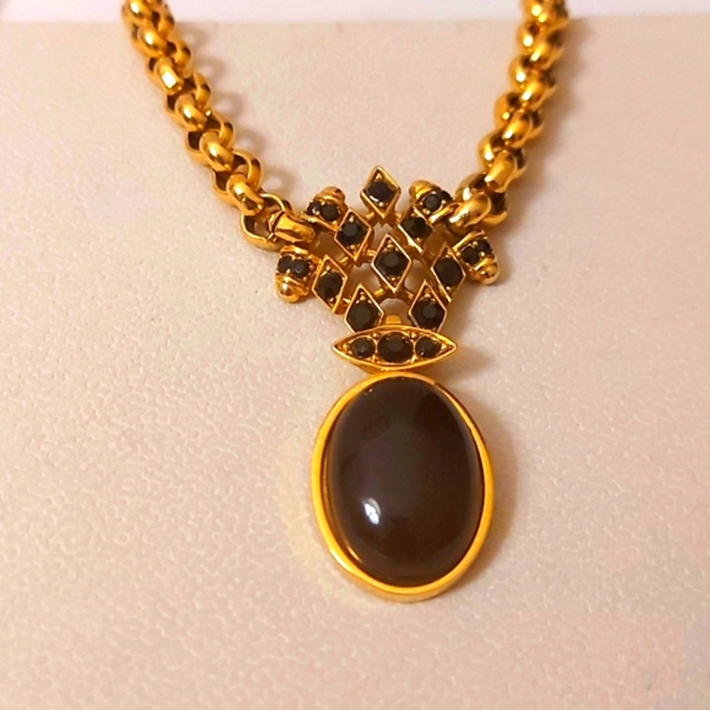 Vintage gold tone and enamel Necklace